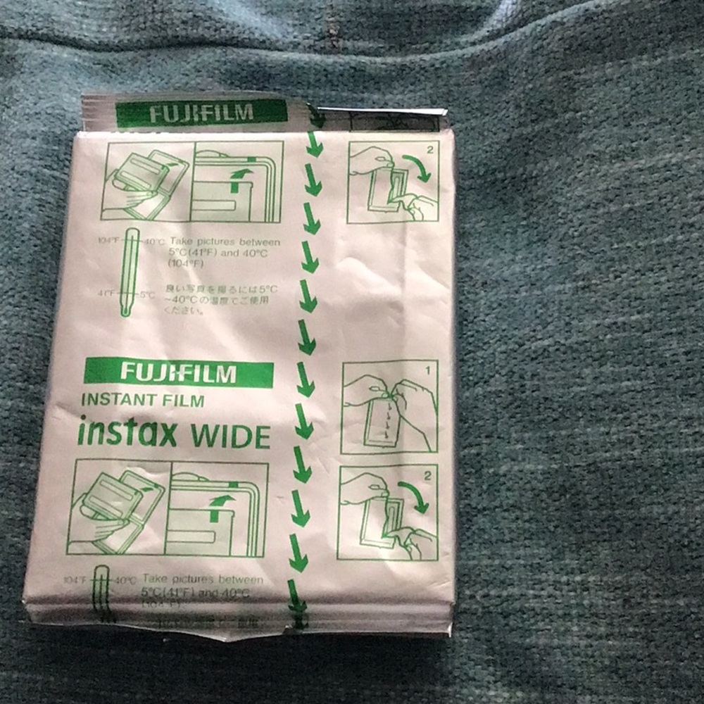 1 pack of fuji film wide picture insta film